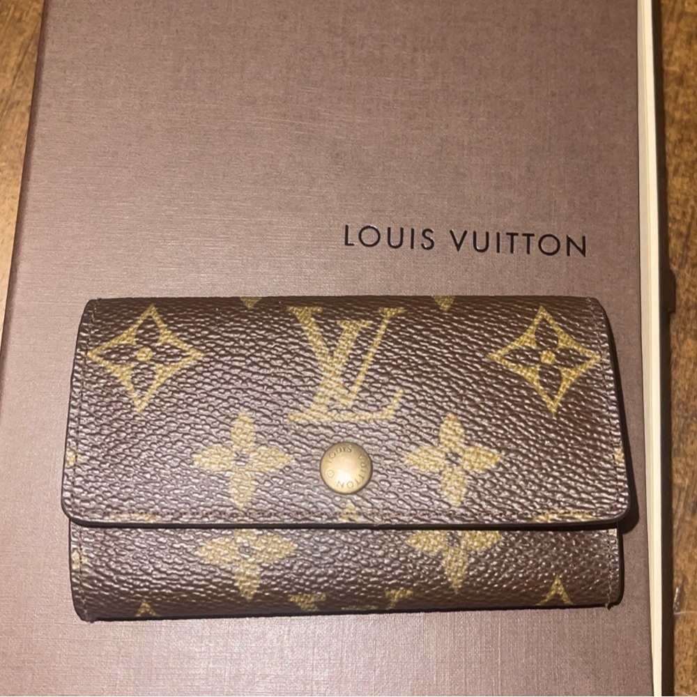 Preloved Authentic Louis Vuitton Monogram 6 Key Holder (SOLD)